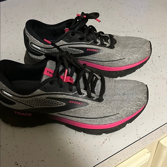 Brooks Gray and Pink Athletic Shoes for Performance - Picture 2 of 4
